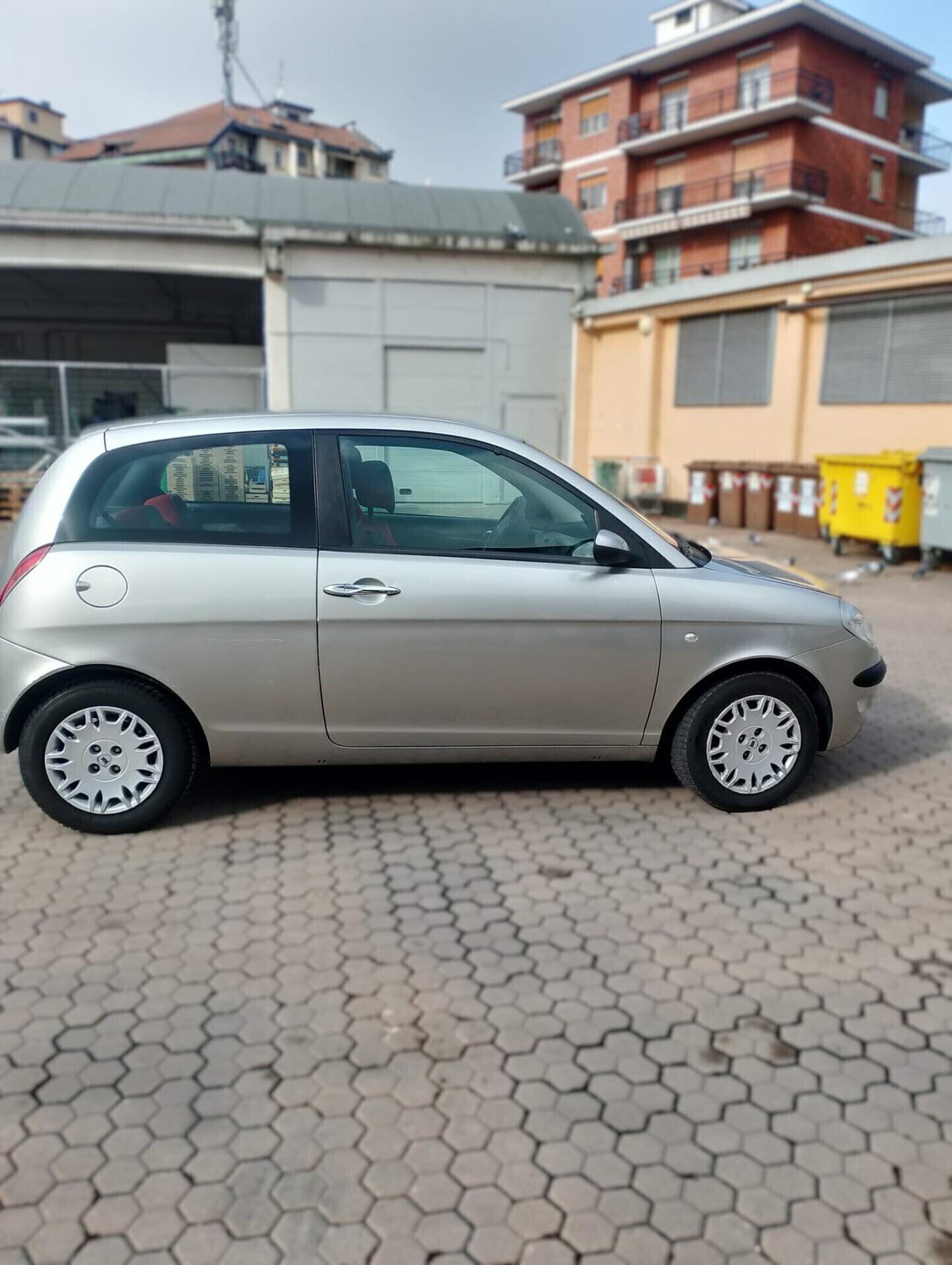 Lancia Ypsilon - APERTI AD AGOSTO