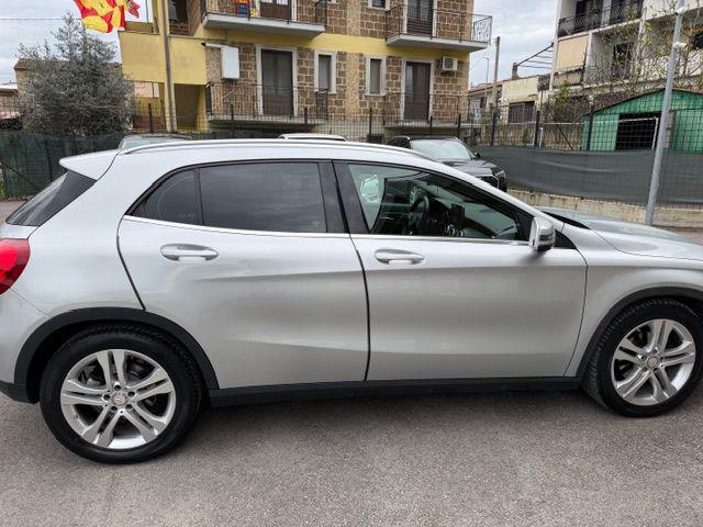 MERCEDES-BENZ GLA 200 d Automatic Premium