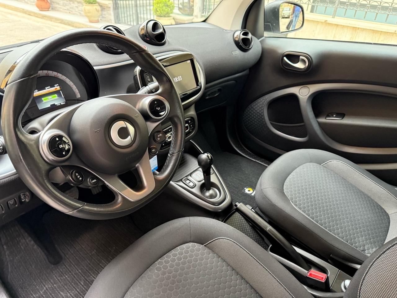 Smart ForTwo EQ Passion iva esposta