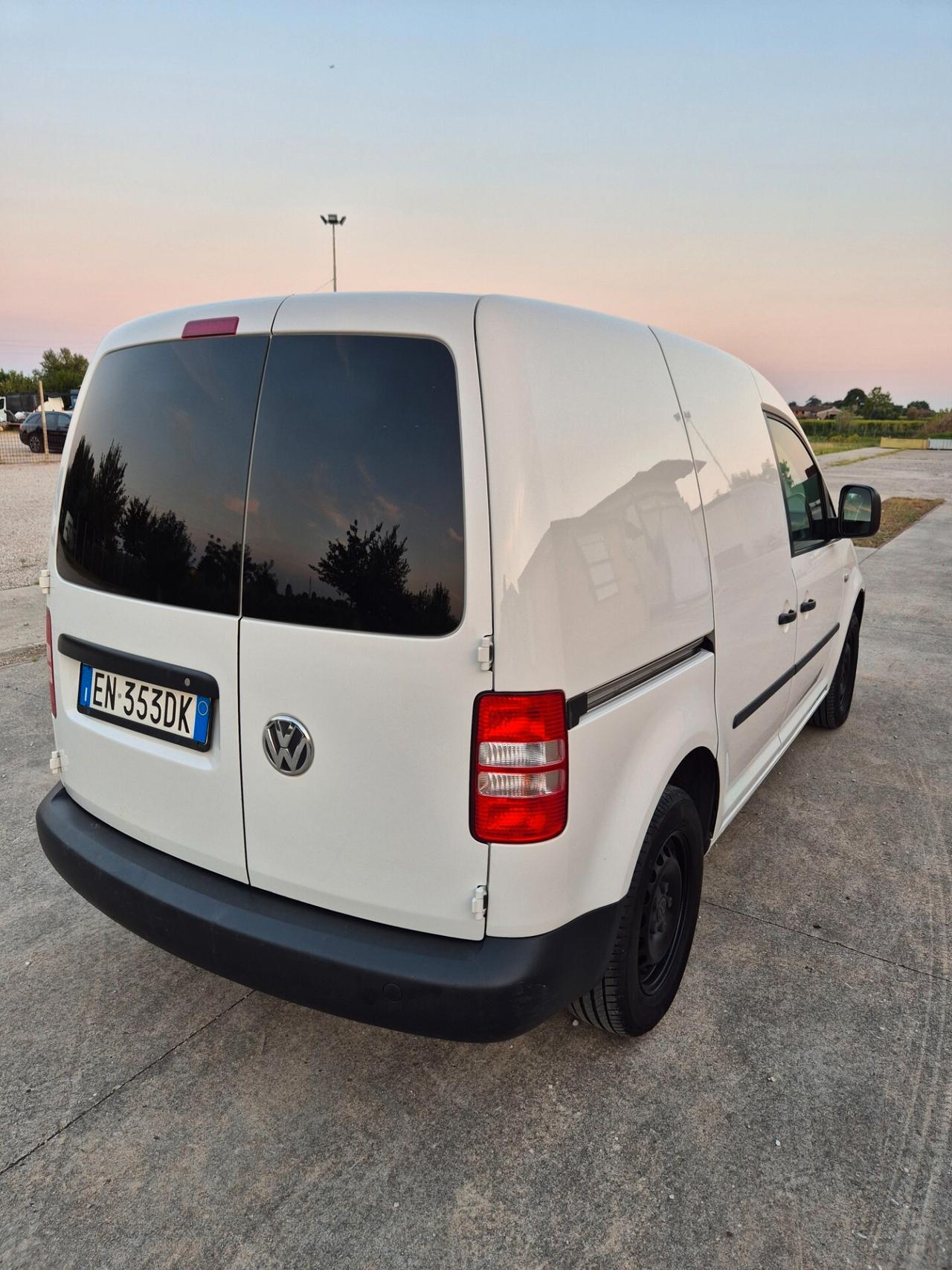Volkswagen Caddy 1.6 TDI 102 CV neopatentati