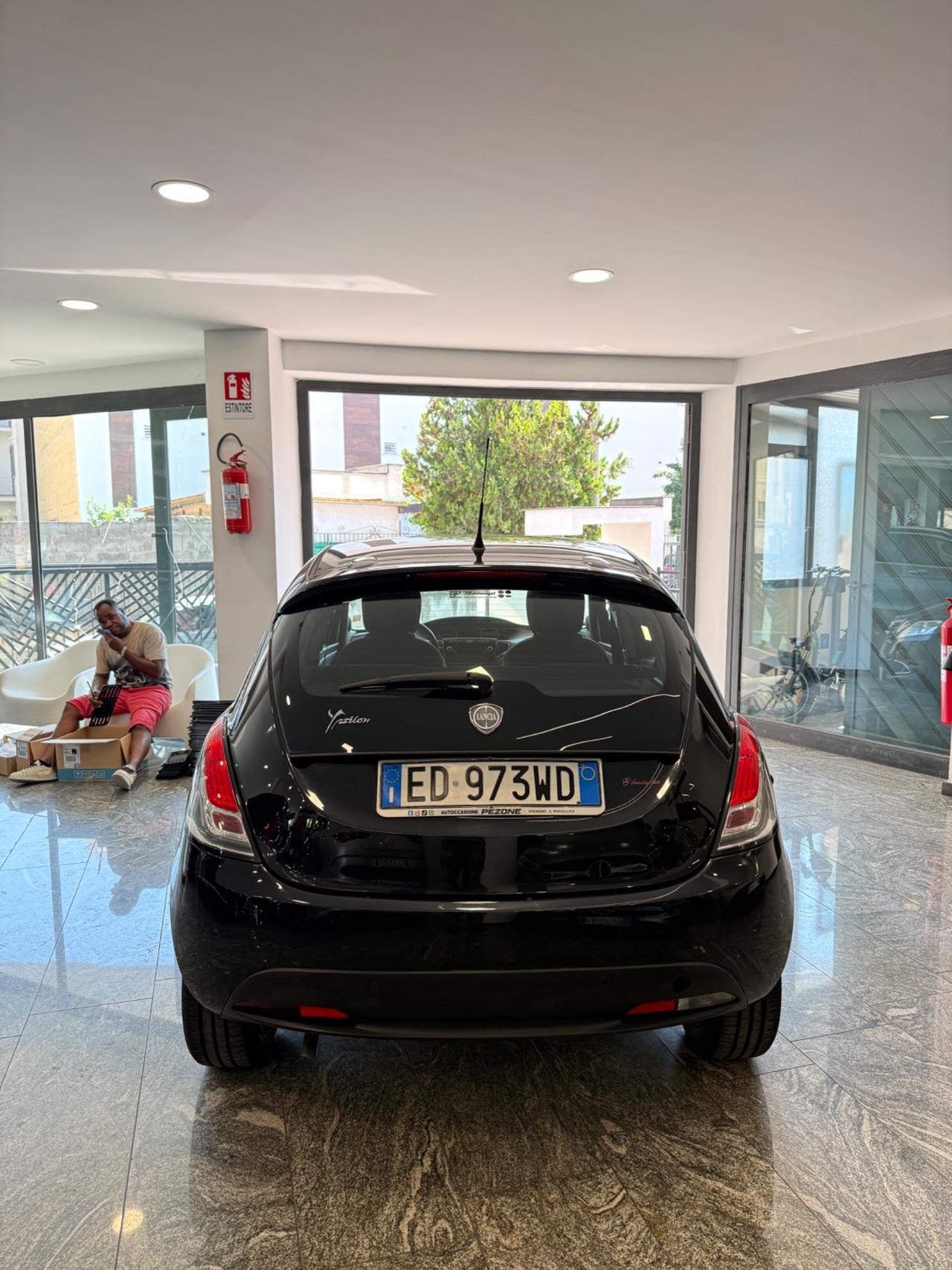 Lancia Ypsilon 0.9 TwinAir 85 CV 5 porte S&S Gold