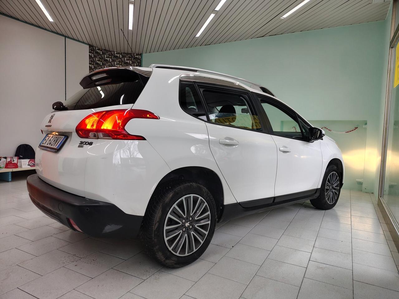 Peugeot 2008 BlueHDi 100 S&S Allure