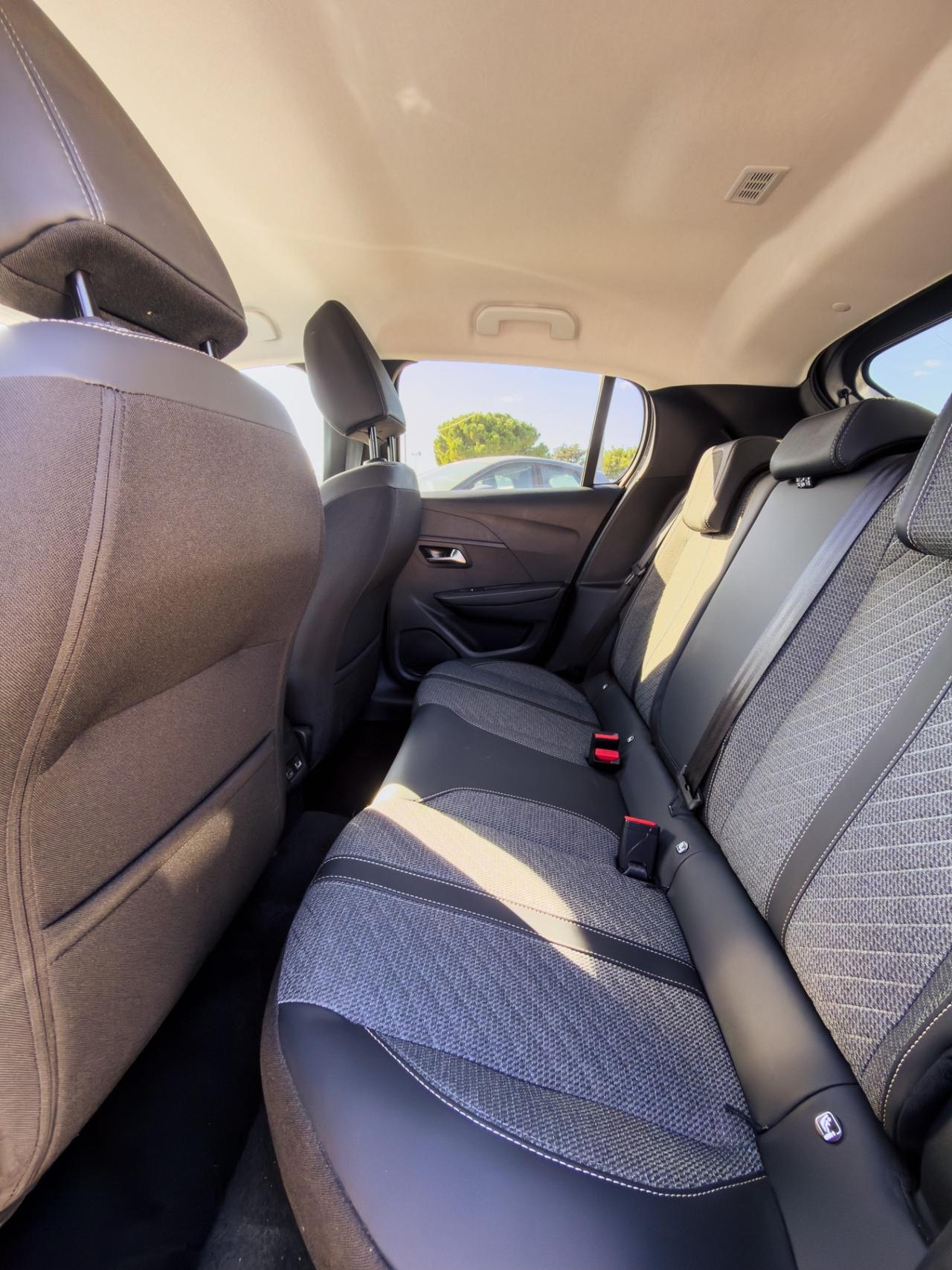 PEUGEOT 208 PureTech 100 S&S ALLURE