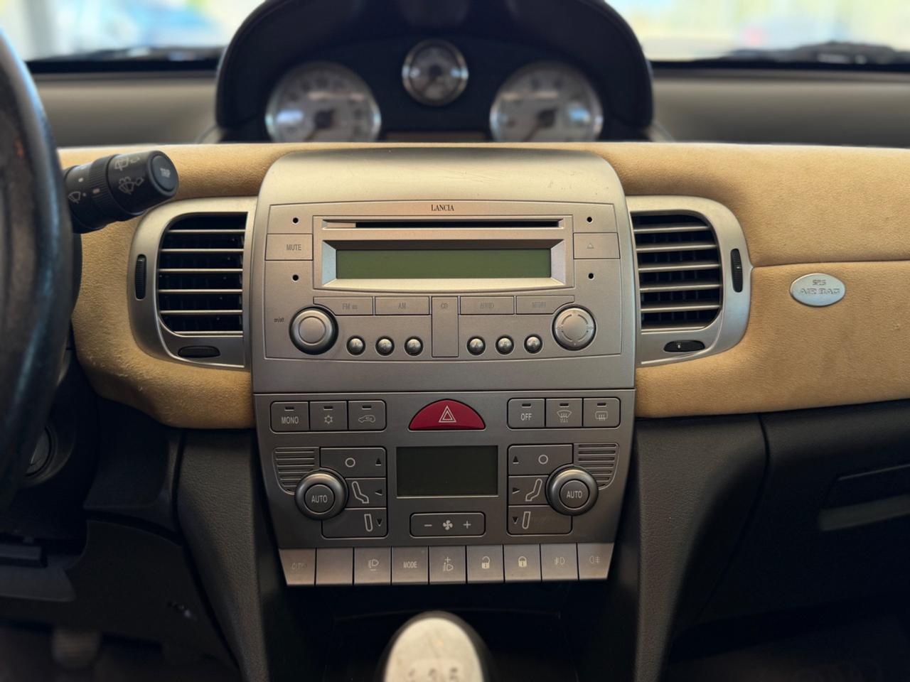 Lancia Ypsilon 1.3 MJT 90 CV Platino TETTO + ALCANTARA
