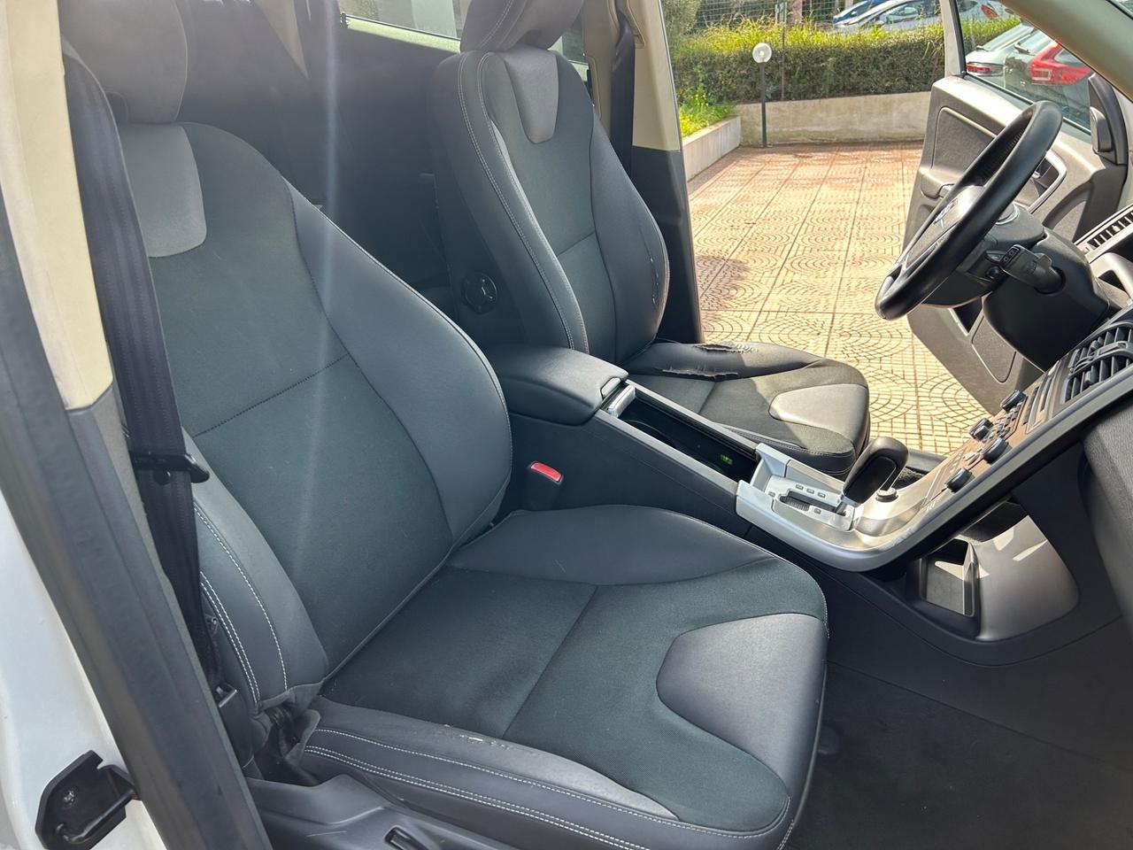 Volvo XC 60 XC60 D5 AWD Geartronic Momentum