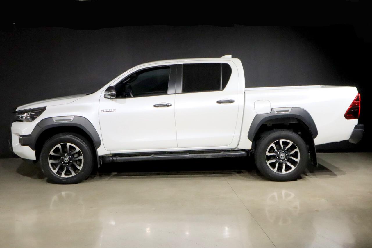 Toyota Hilux Toyota Hilux 2.8 D 204 CV DoCab 4x4 Aut Invincible 39900 + IVA