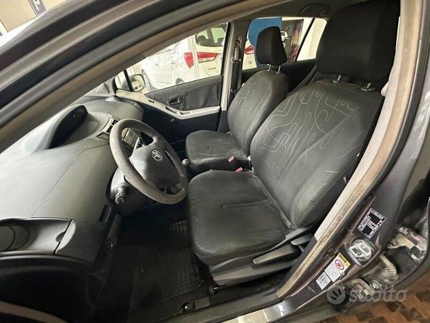 TOYOTA Yaris 2 serie Yaris 1.0 5 porte Now GPL