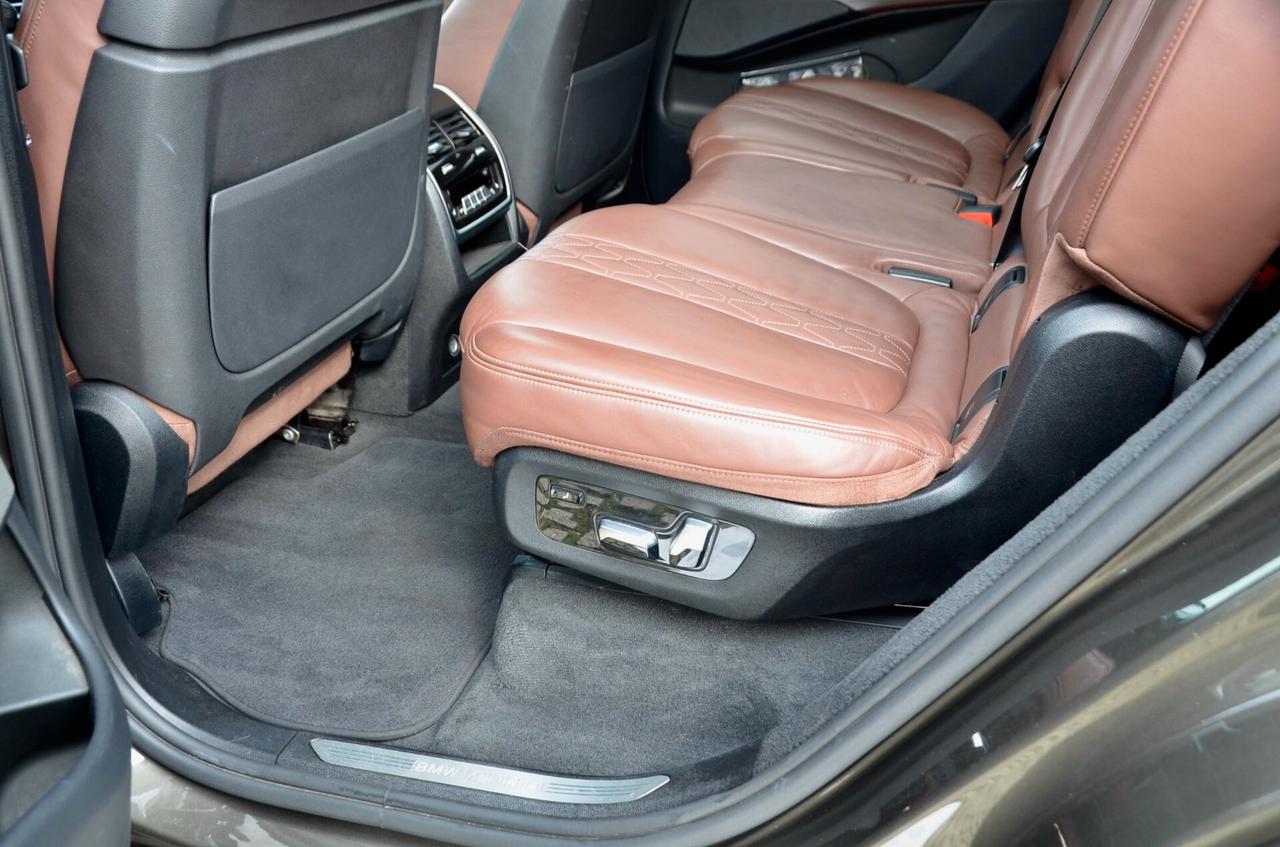 BMW X7 XDRIVE30d INDIVIDUAL COMPOSITION 265cv AUT 7 POSTI, SERVICE BMW, TETTO, HI-FI HARMAN & KARDON, FARI LASER, SOSPENSIONI, PERMUTE