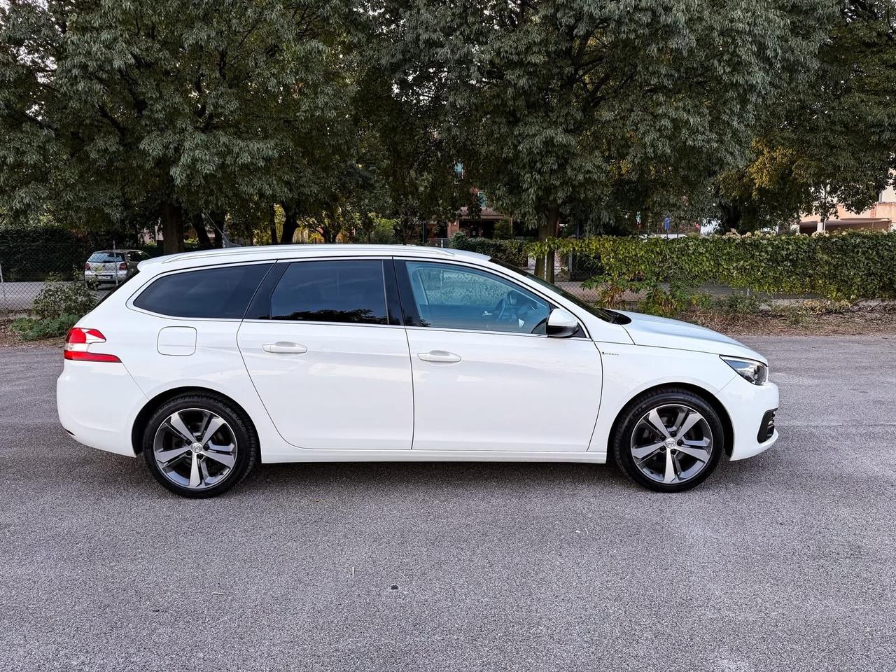 Peugeot 308 BlueHDi 150 S&S SW Allure