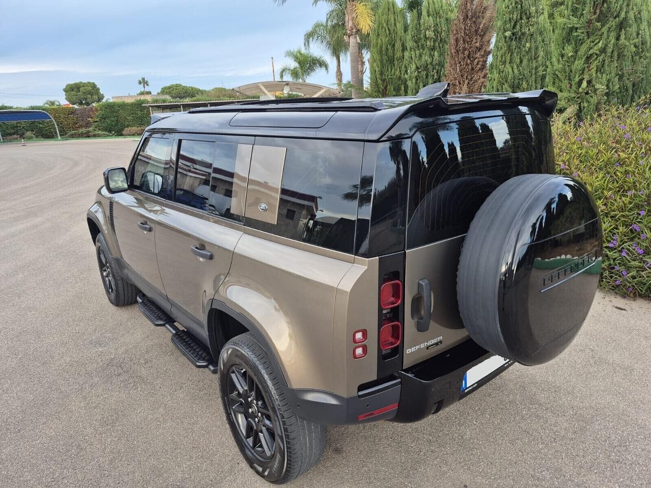 LAND ROVER DEFENDER 110 2.0 240 Cv TETTO APRIBILE 7 POSTI -8-2020