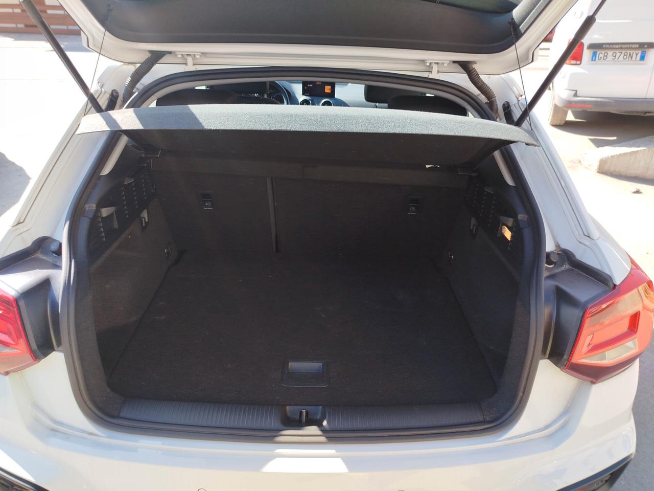 Audi Q2 35 TDI quattro S tronic Business