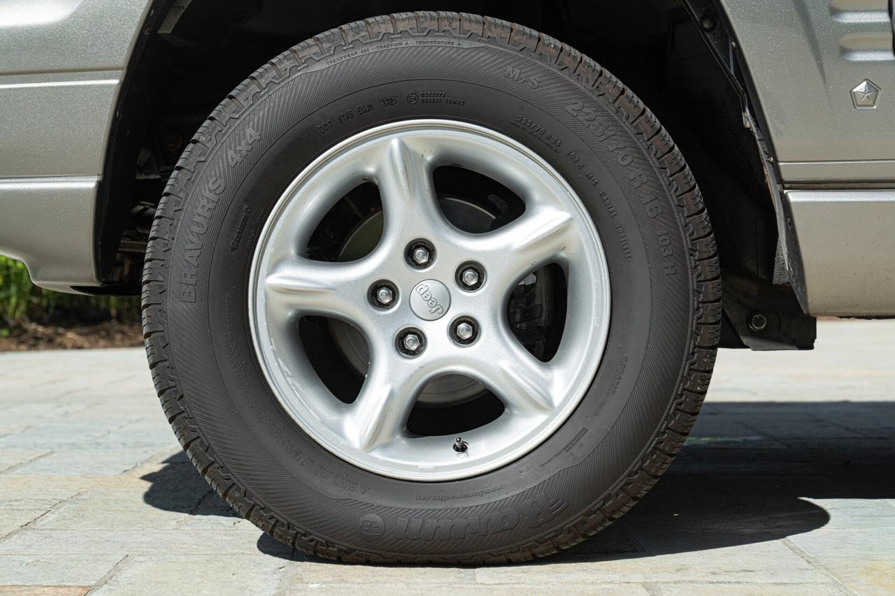 Jeep Grand Cherokee LIMITED LX 5.9 V8 - JEP00027