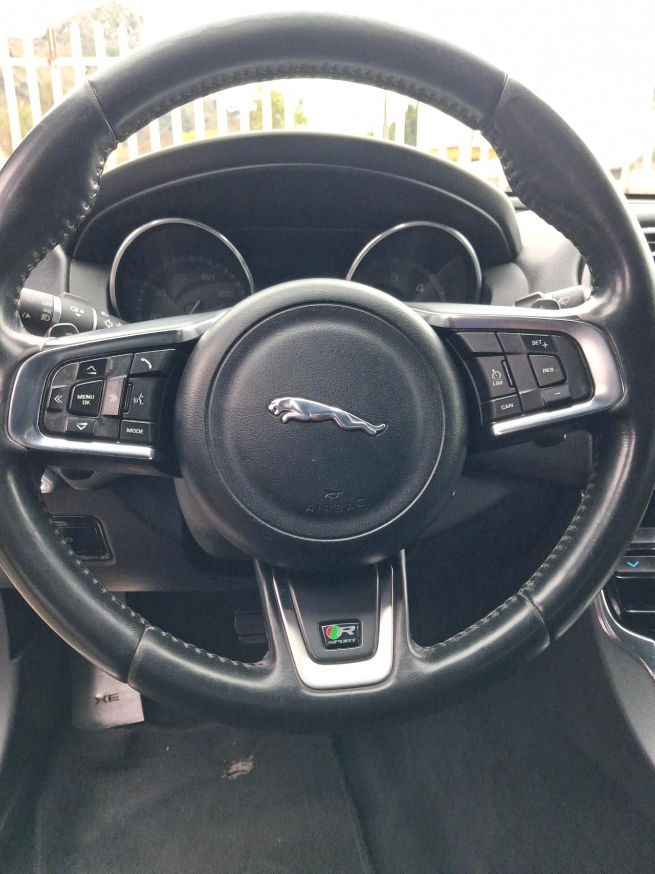 Jaguar XE 2.0 D Turbo 180CV aut. R-Sport