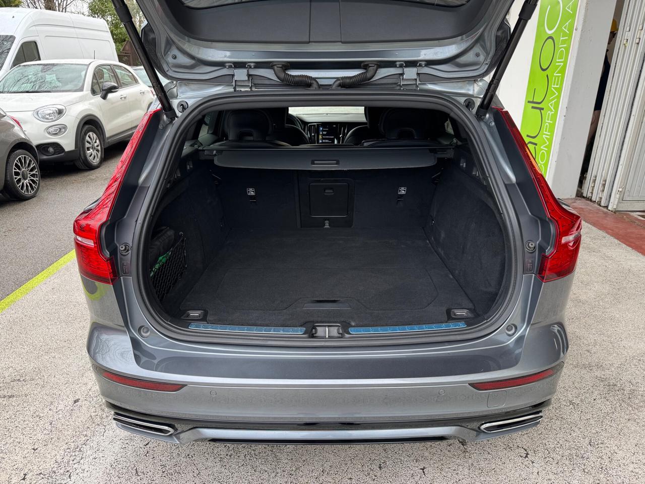 Volvo V60 2.0 b4 R-Design Hybrid GARANZIA 24 MESI