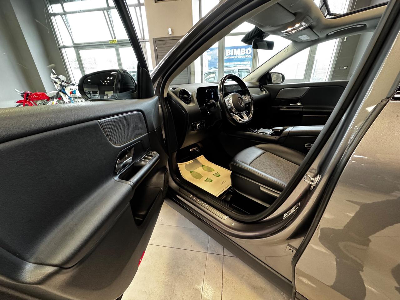 MERCEDES GLA 200CDI AT8 TETTO APRIBILE + PACK PREMIUM