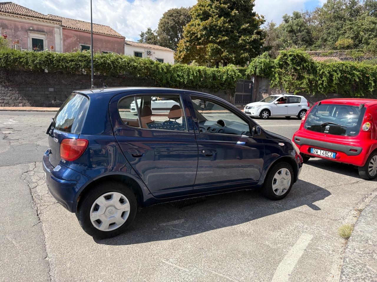 Toyota Yaris 1.0i 16V cat 5 porte Sol