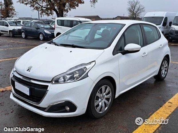 Peugeot 208 autocarro n1 4 posti