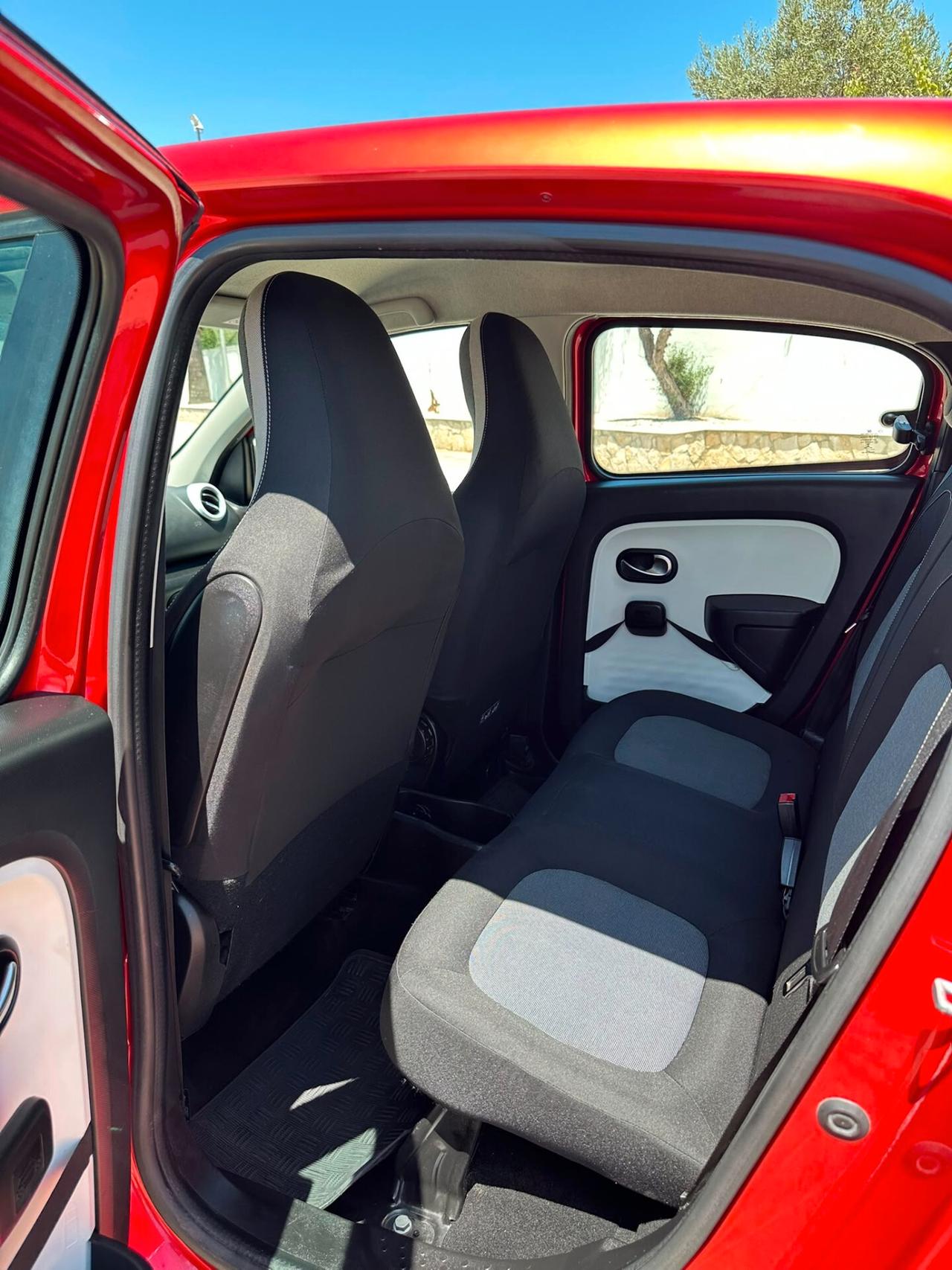 RENAULT TWINGO SCe Lovely 1.0