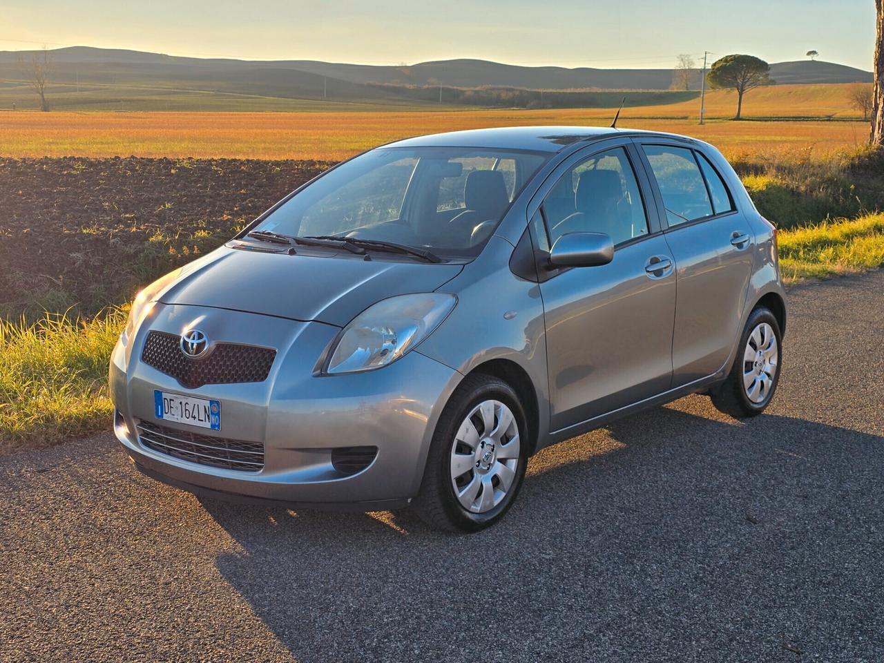 Toyota Yaris 1.0 5 porte Sol Neopatentati