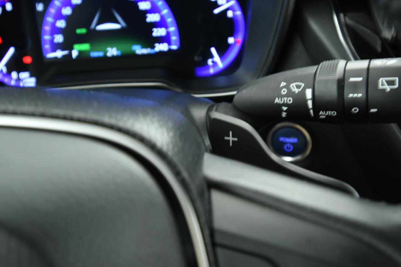 TOYOTA Corolla 2.0h Style cvt CAMERA+ACC+LED+C17"