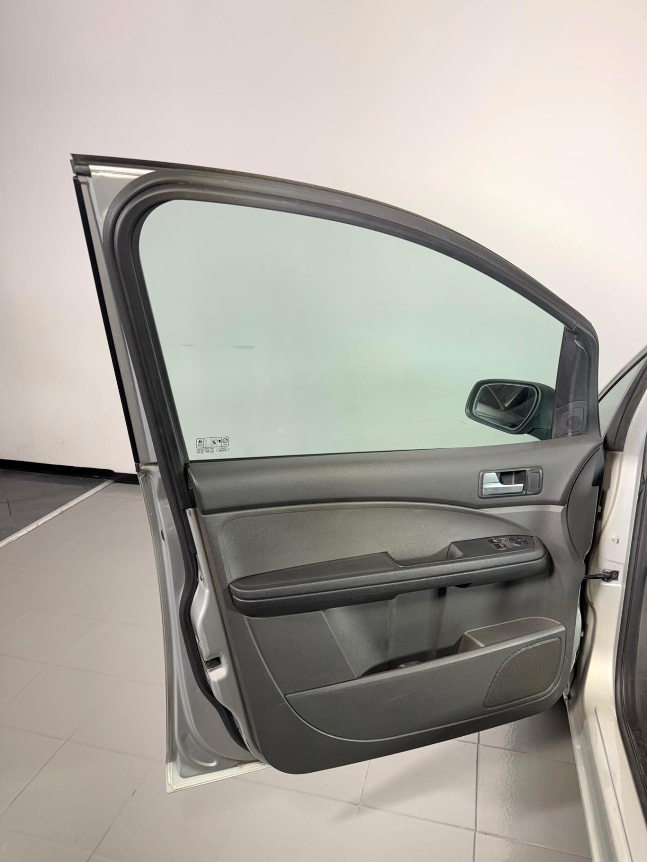 Ford Focus C-Max 1.6 TDCi (110CV) NEOPATENTATI
