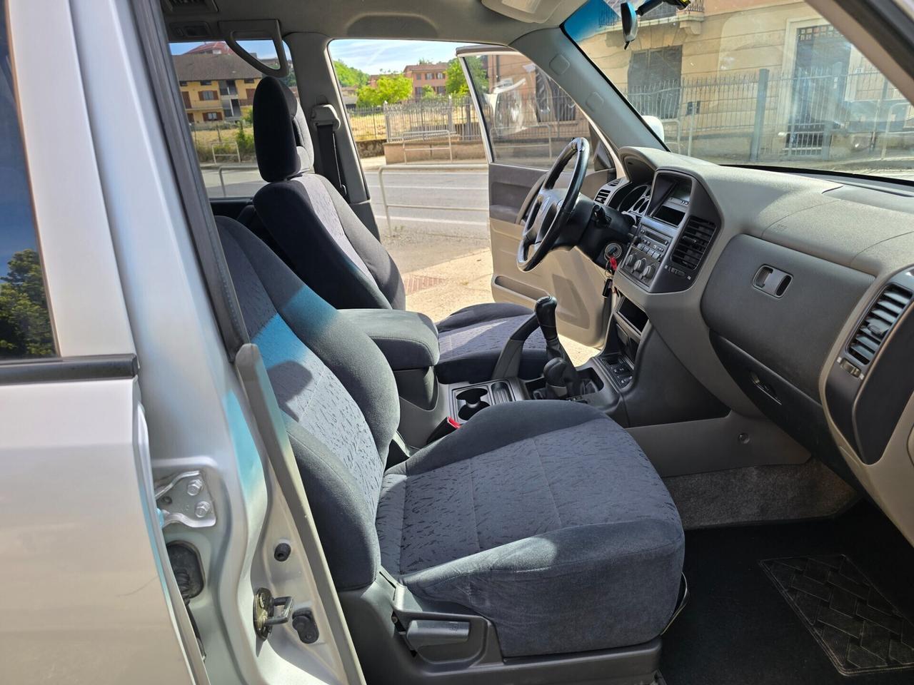 Mitsubishi Pajero 3.2 DID WAGON GLS 7 POSTI