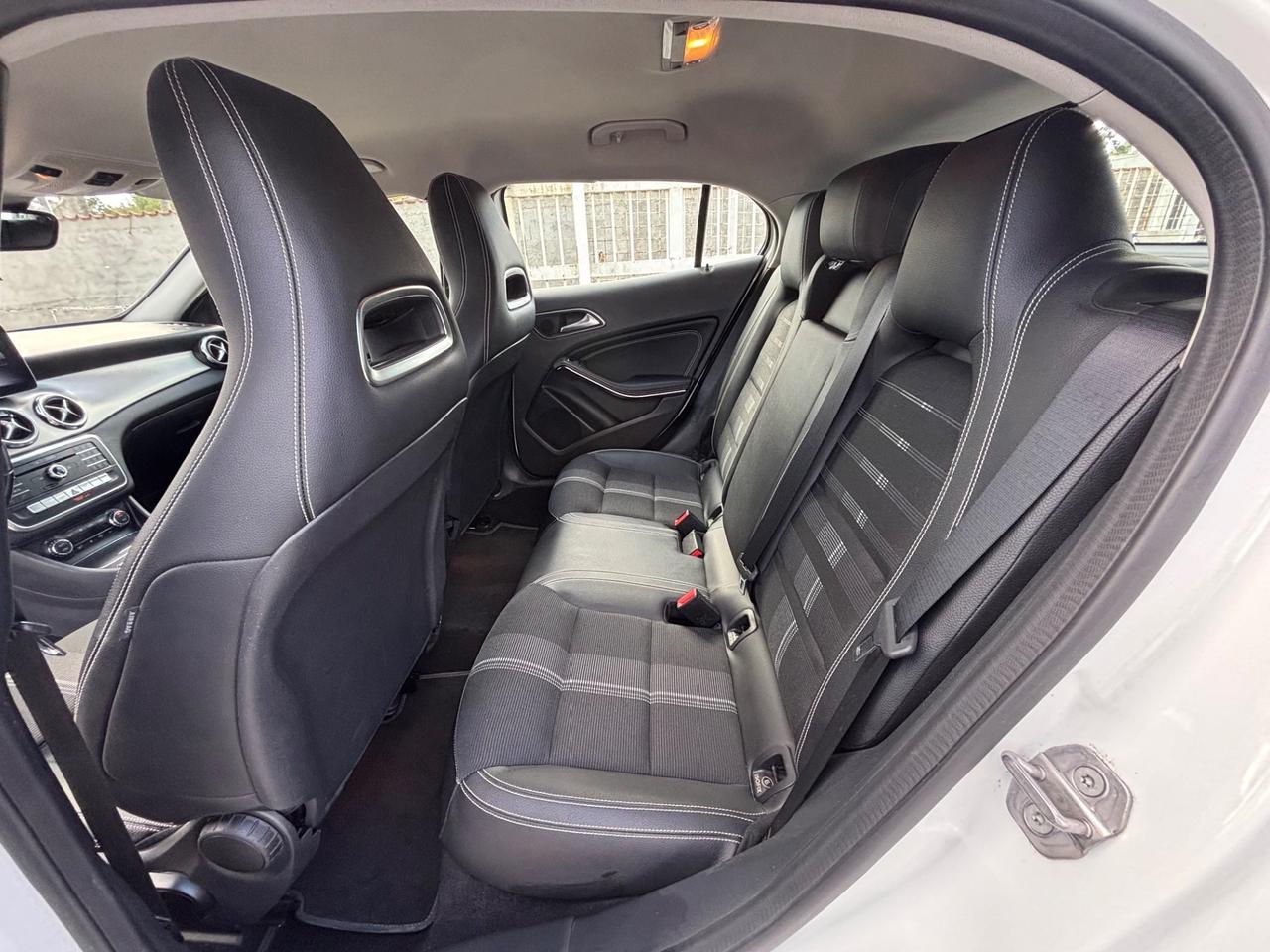 MERCEDES GLA 180 PREMIUM AUTOMATIC BENZINA FULL