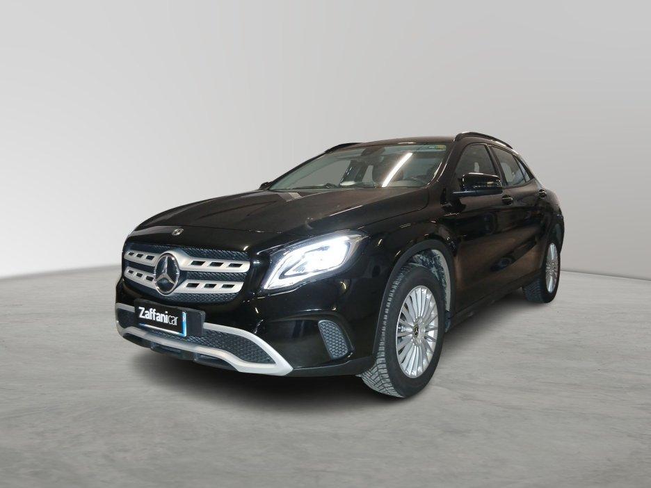 Mercedes-Benz GLA (X156) - GLA 200 d Automatic Business