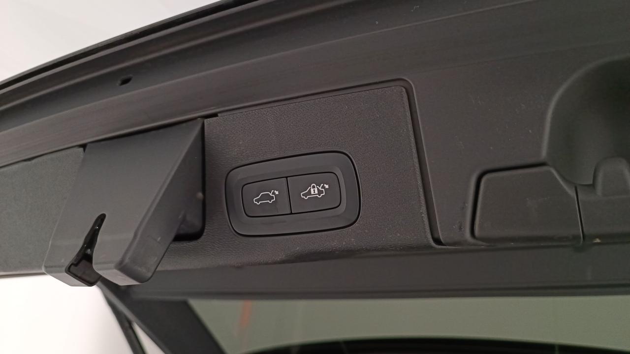 VOLVO XC60 2.0 b4 Plus Dark awd auto
