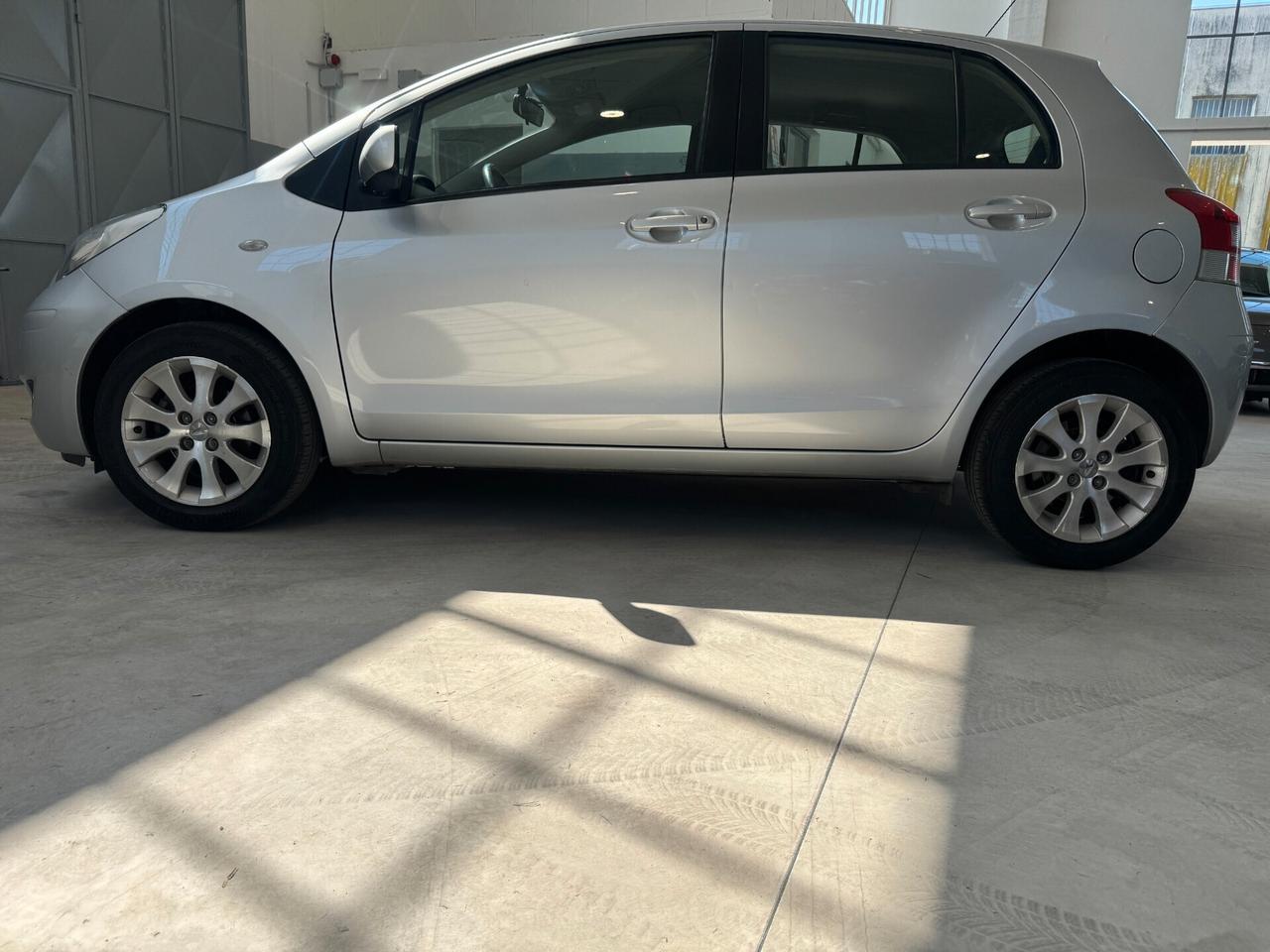 Daihatsu Charade 1.3 B You Five TOYOTA YARIS