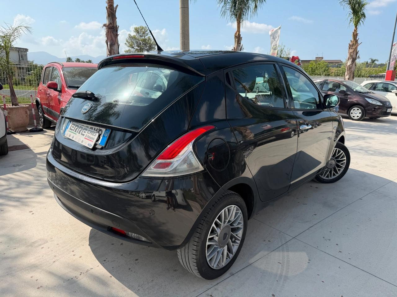 LANCIA YPSILON 2011 900 BENZINA 85 CV
