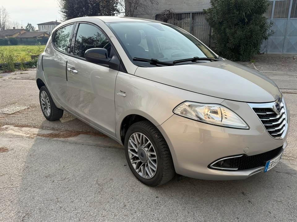 Lancia Ypsilon 0.9 TwinAir 85 CV 5 porte Metano Ecochic Gold