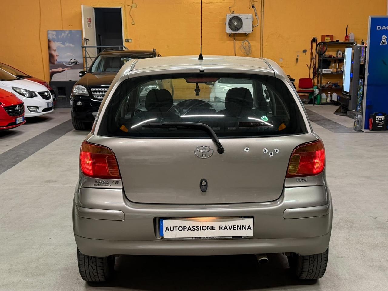 Toyota Yaris 1.3i 16V cat 5 porte Sol