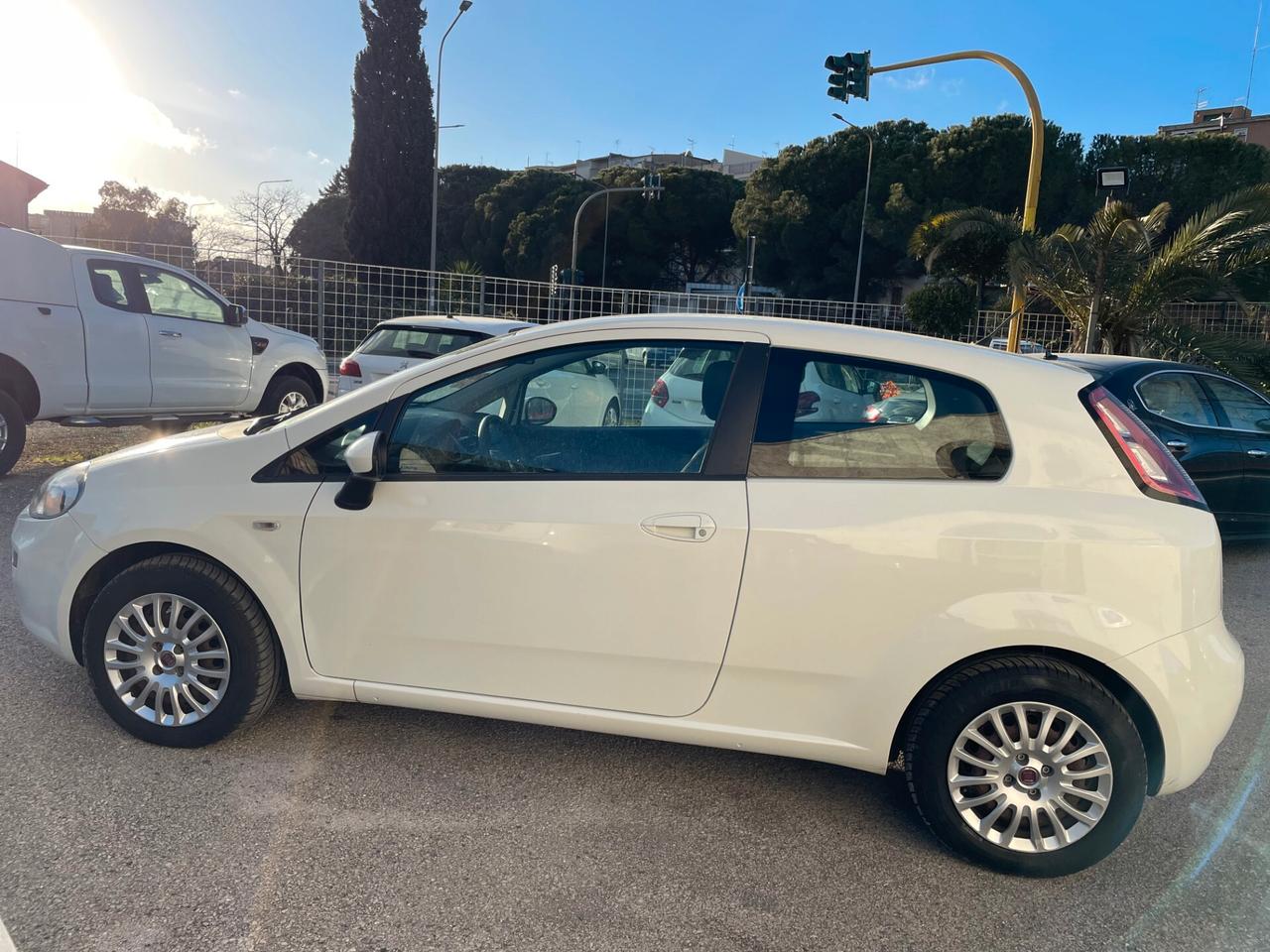 Fiat Punto 1.3 MJT 75CV 3 porte 5 posti OK NEOPATENTATI