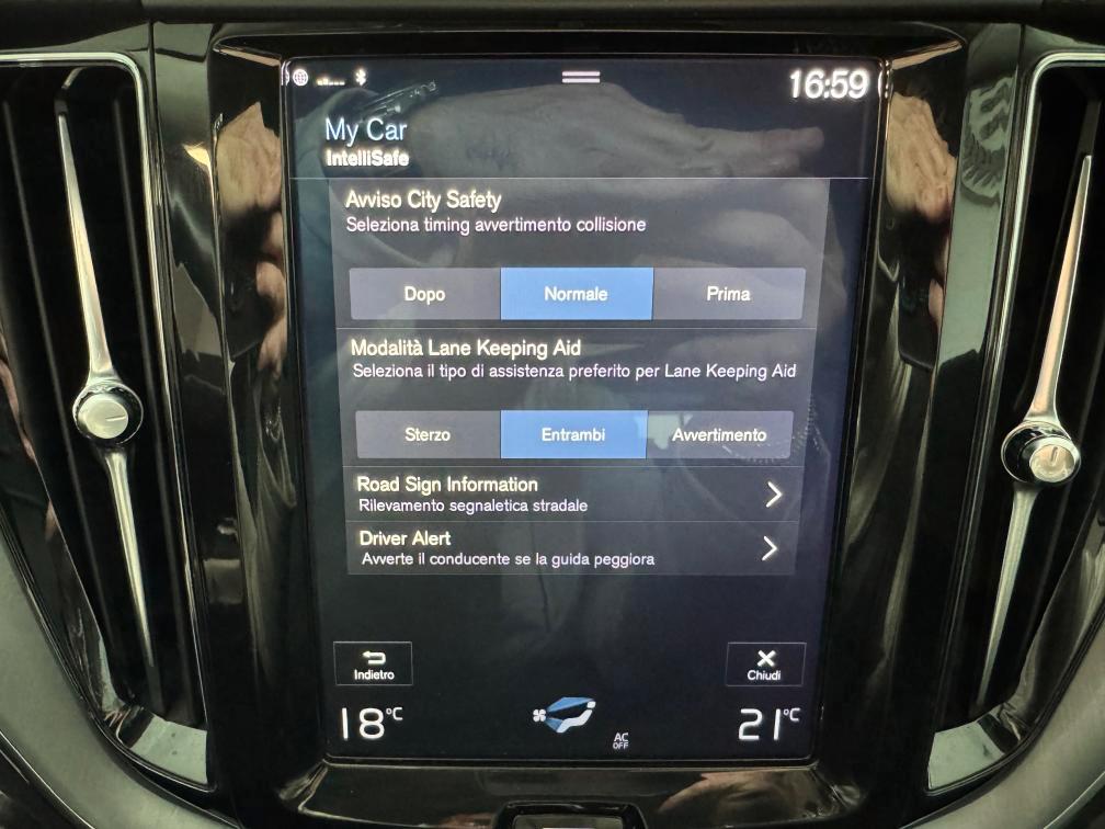 Volvo XC60 2.0 d4 190cv Awd Momentum Cockpit Full