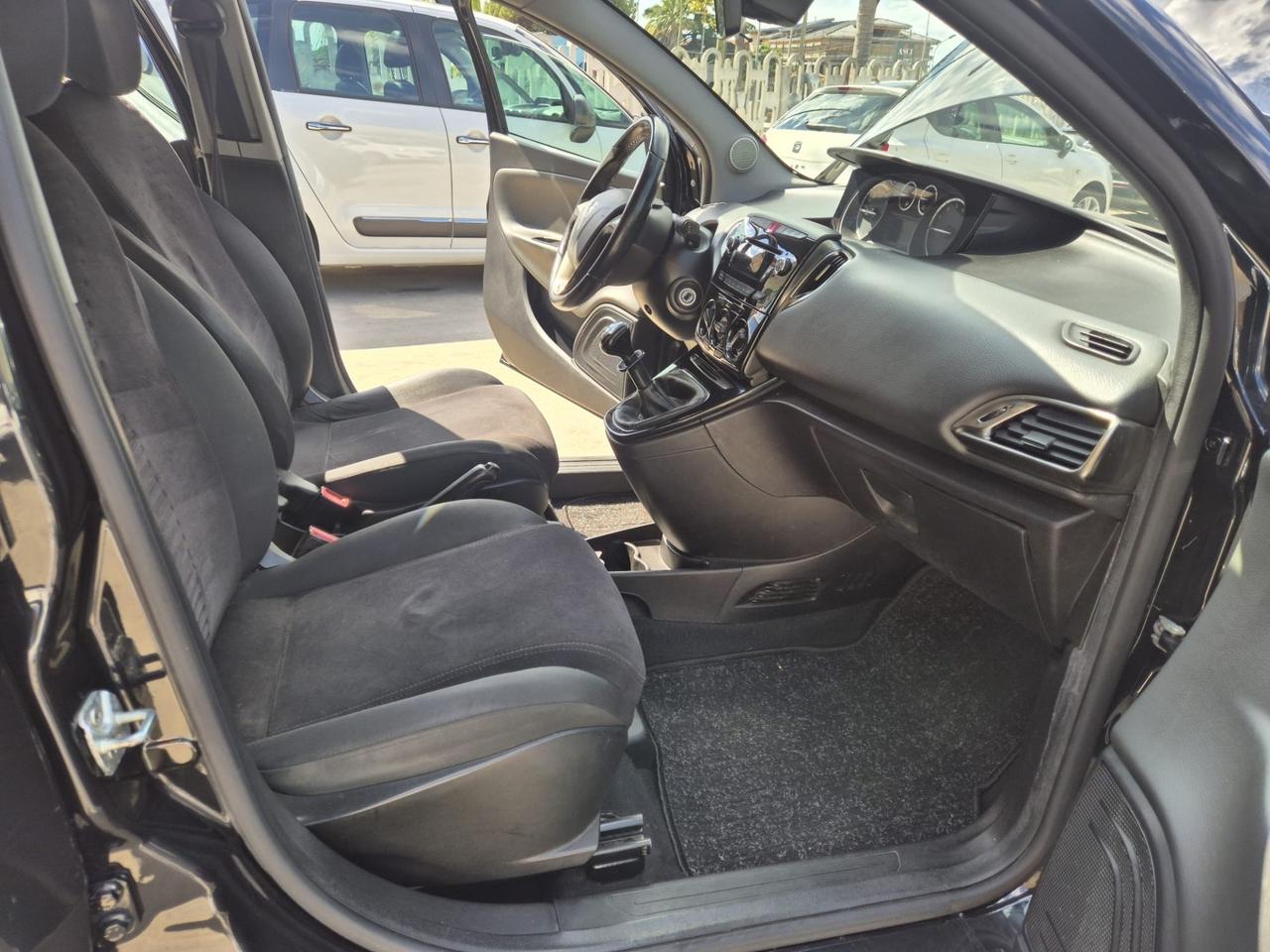 Lancia Ypsilon 1.2 69 CV 5 porte S&S Silver