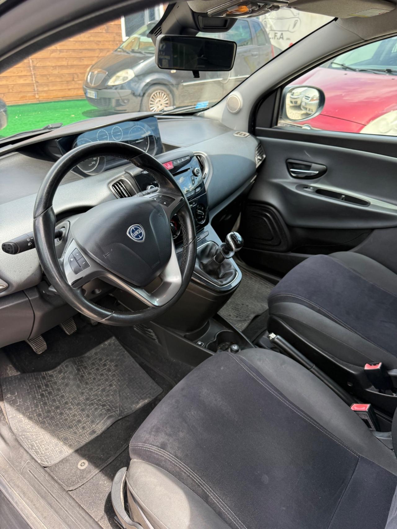 Lancia Ypsilon 1.2 69 CV 5 porte GPL Ecochic Gold