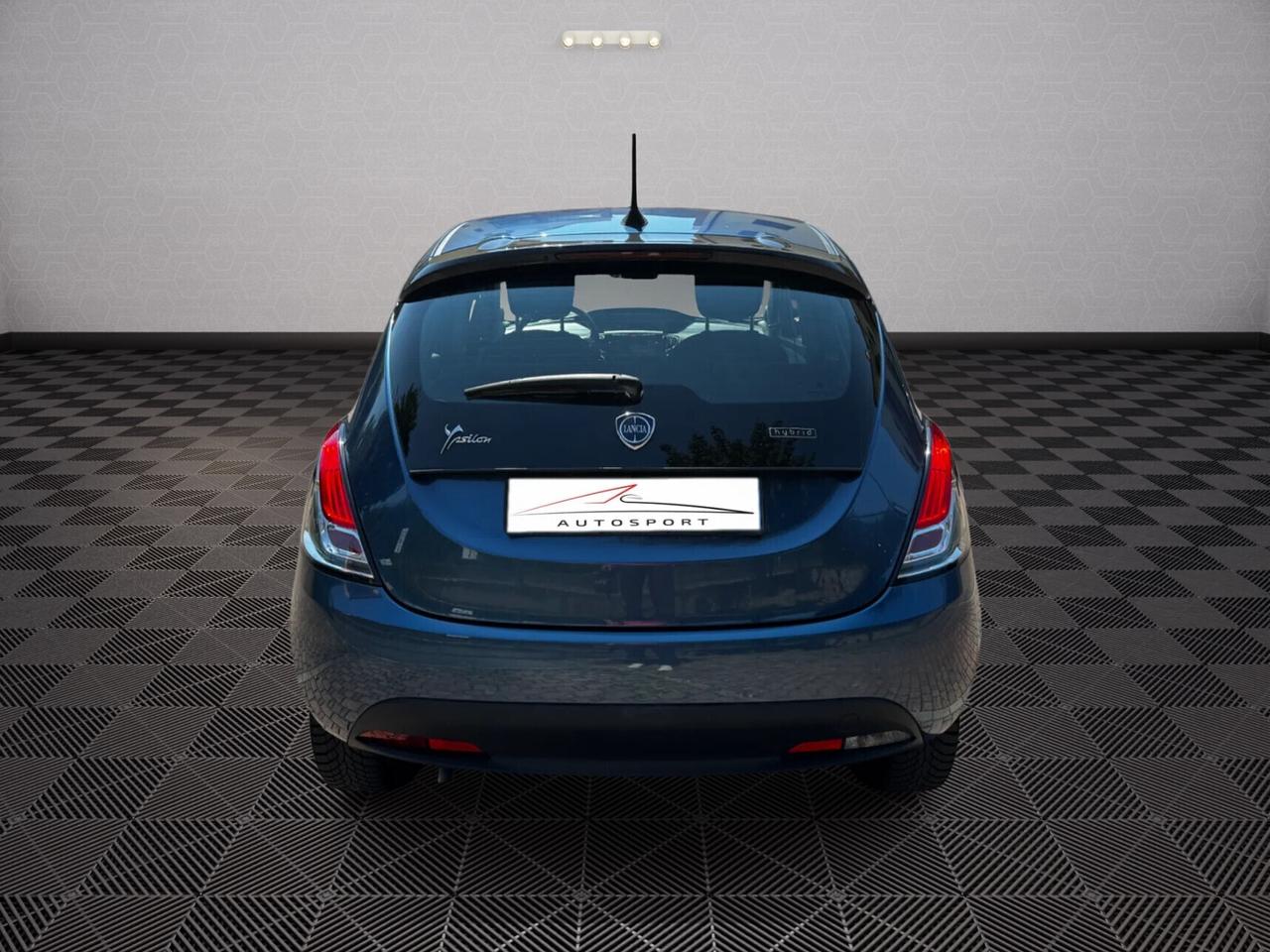 Lancia Ypsilon HYBRID del 2023 con 44.000km