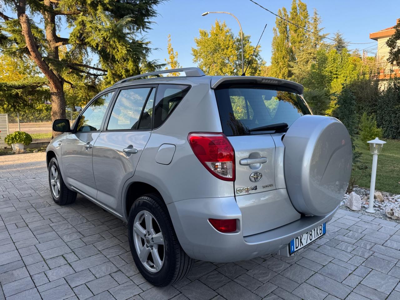 Toyota RAV 4 RAV4 2.2 D-4D 136 CV Luxury OK NEOPATENTATI