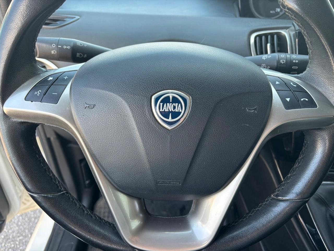 Lancia Ypsilon PLATINUM 0.9 TwinAir 85 CV DFN 5p.