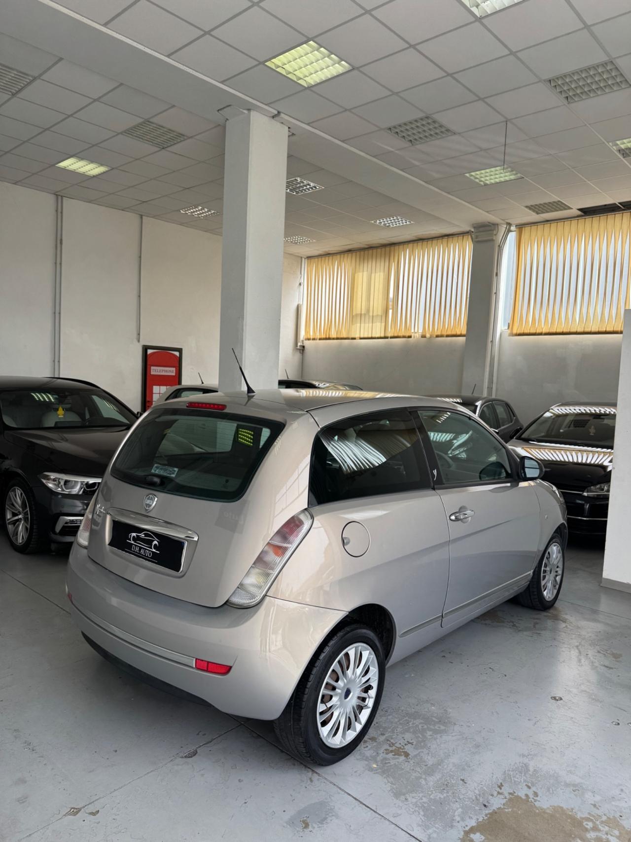 Lancia Ypsilon 1.2 69 CV Unyca