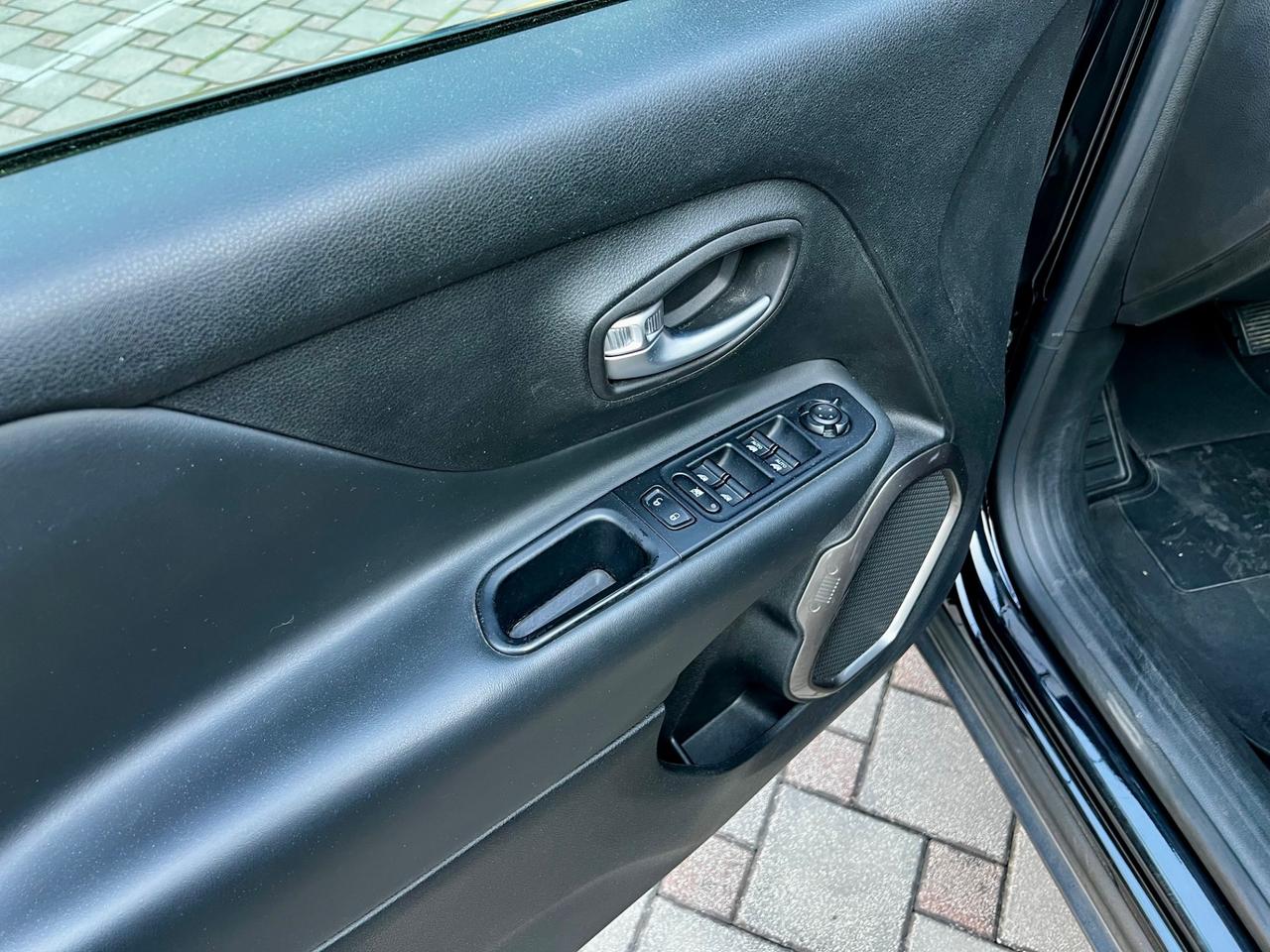 Jeep Renegade 1.6 Mjt DDCT 120 CV Limited black