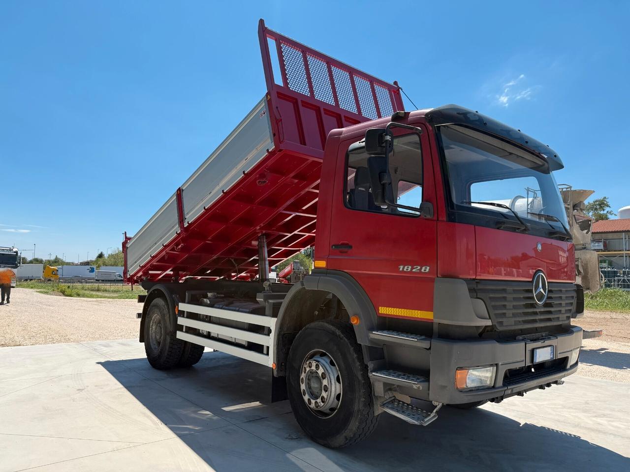 Mercedes Benz Atego 1828K ribaltabile trilaterale 4x2 EU3