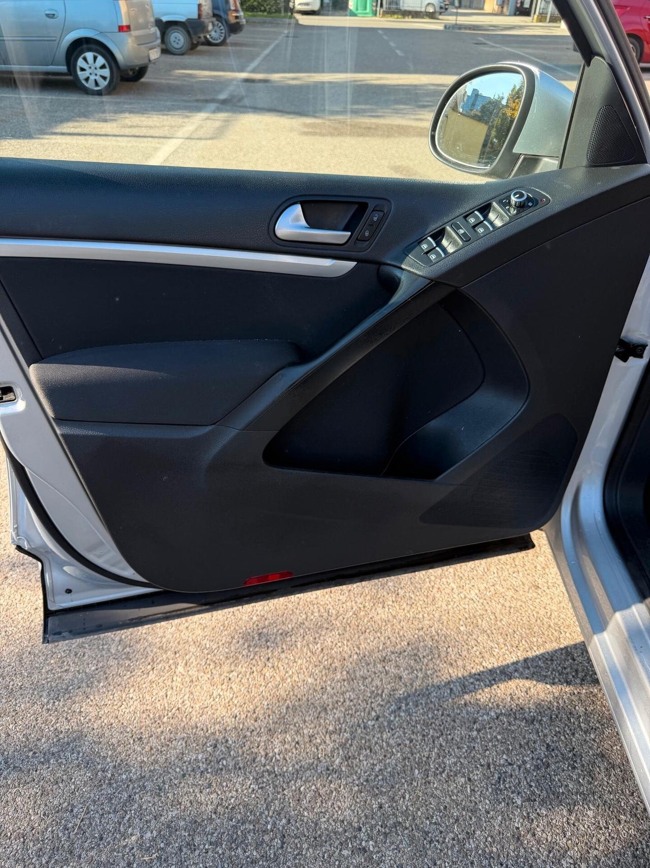 Volkswagen Tiguan 2.0 tdi - NAV. - 12 MESI DI GARANZIA -