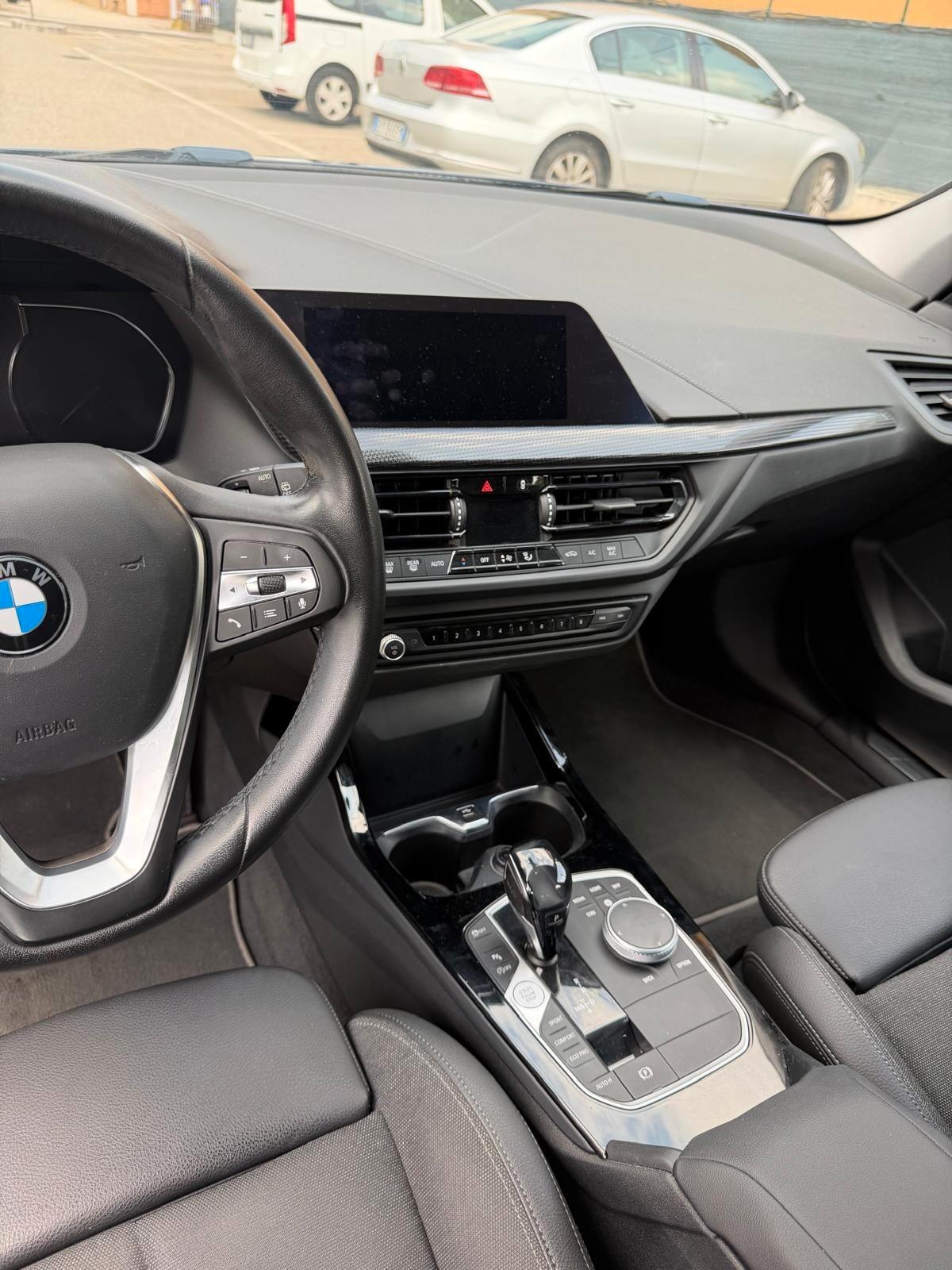 BMW 116 d - AUT. - NAV. - NEOP. - 12 MESI DI GARANZIA -