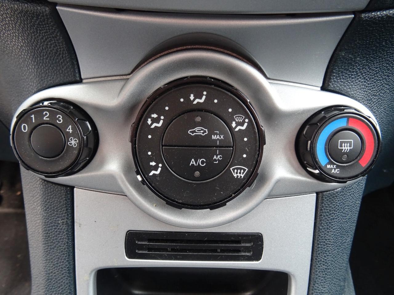 Ford Fiesta 1.2 82 CV 5pTitanium ((KM 21830))