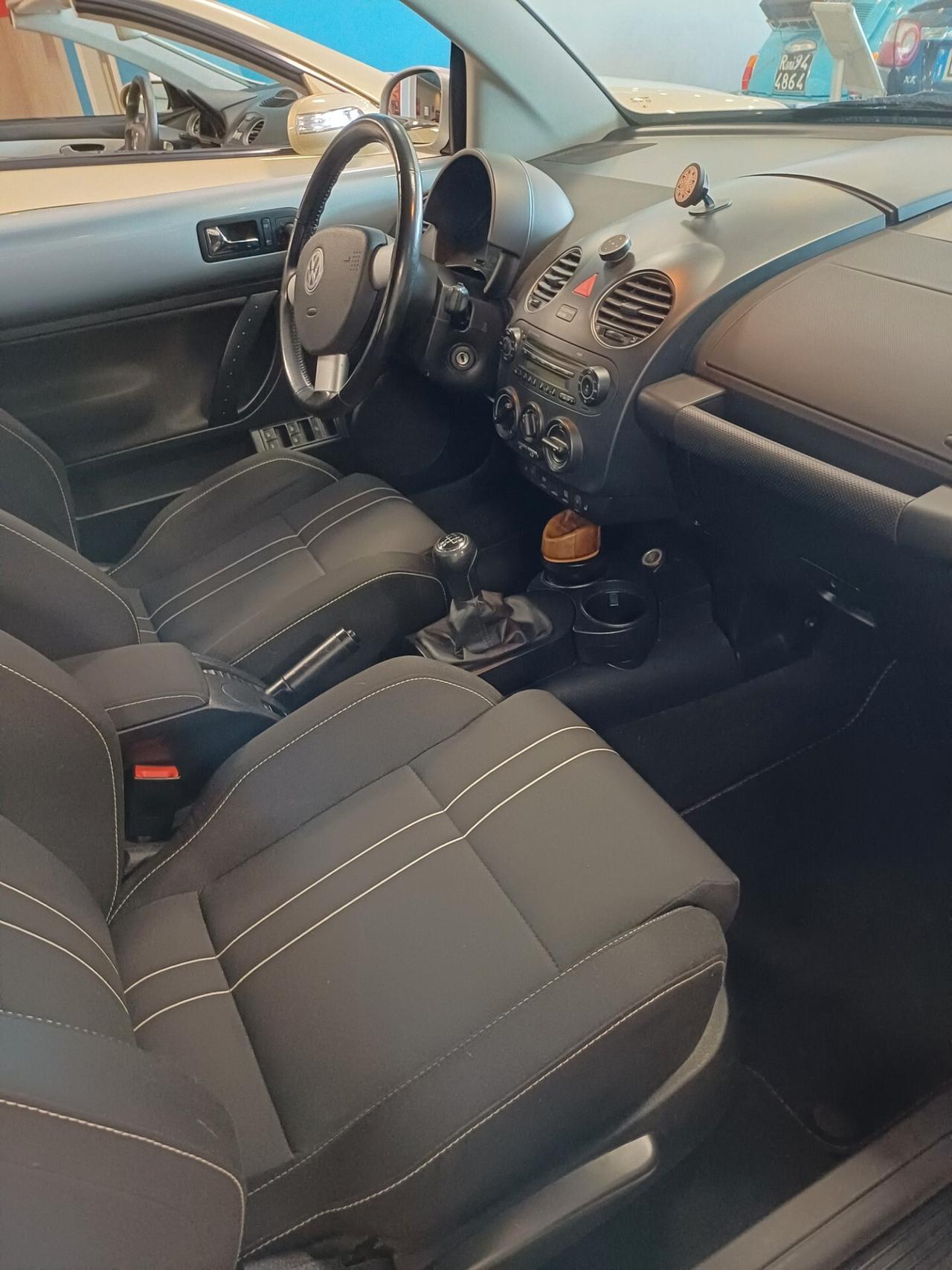 Volkswagen New Beetle 1.6 Cabrio NEOPATENTATI