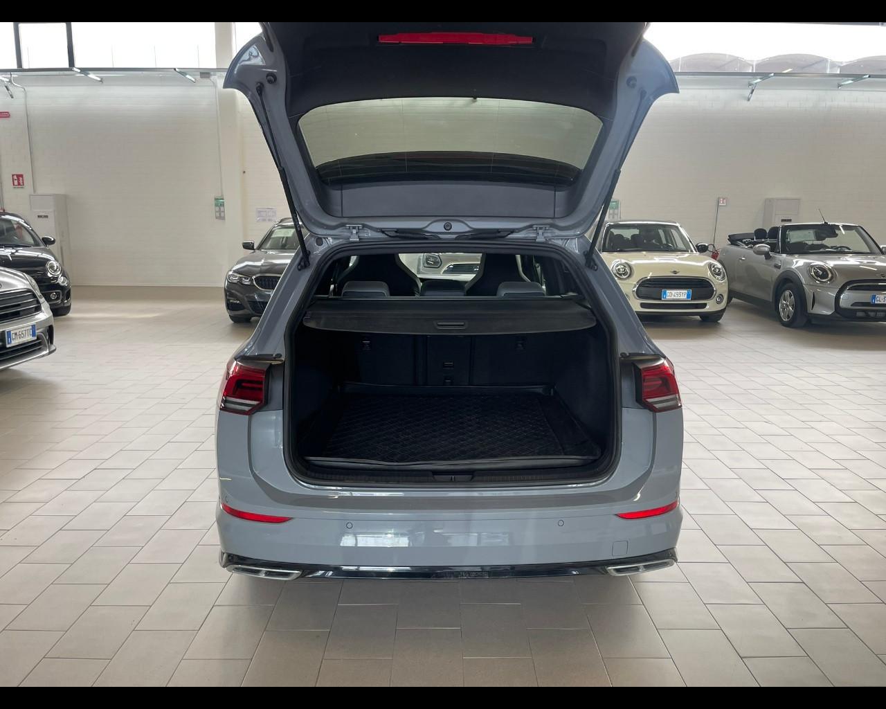 VOLKSWAGEN Golf 8ª serie - Golf Variant 2.0 TDI 150 CV DSG SCR R-Line