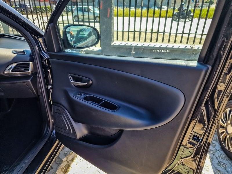 Lancia Ypsilon III 2015 5 Porte 1.2 Ecochic 69cv Silver