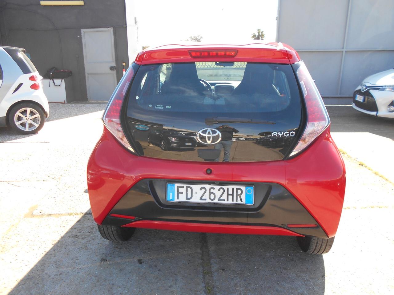 Toyota Aygo 1.0 VVT-i 69 CV 5 porte x-play